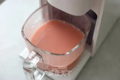 Make The pink lady with the strawberries step 5