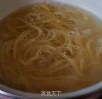 Make Sesame sauce in Italy. Noodles step 0