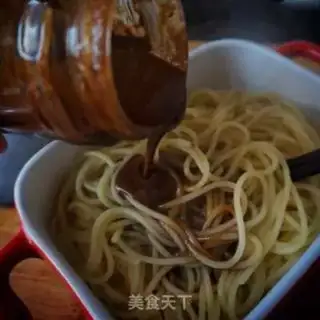 Make Sesame sauce in Italy. Noodles step 1