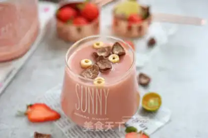 Make The pink lady with the strawberries step 7