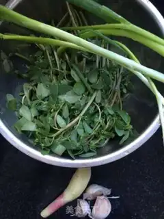 Make Garlic toothpaste step 0