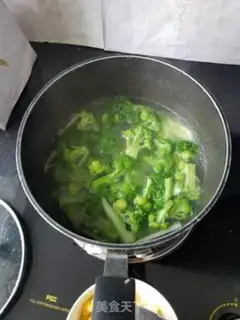 Make White orchid mushroom fried eggs step 2