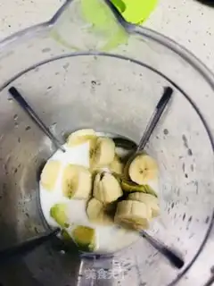 Make Ice cream banana butter cream shakes step 3