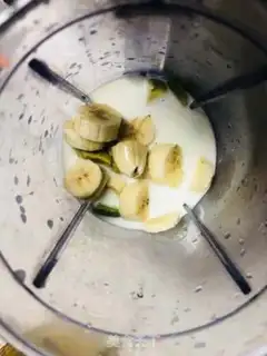 Make Ice cream banana butter cream shakes step 4