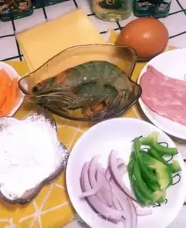 Make Shrimp bacon pizza step 0