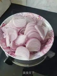 Make Onion fried eggs step 1