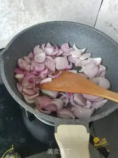 Make Onion fried eggs step 3