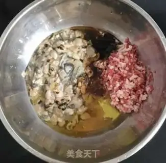 Make Sea crotch radish and pork dumplings step 4