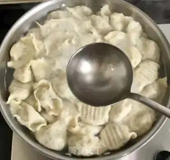 Make Sea crotch radish and pork dumplings step 9
