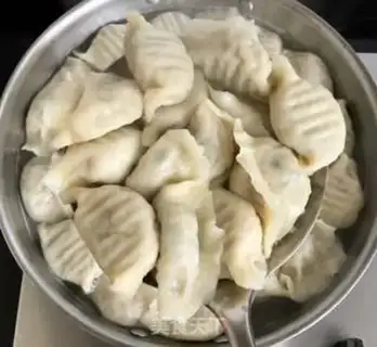 Make Sea crotch radish and pork dumplings step 10