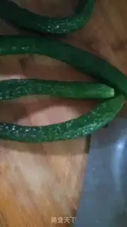 Make cucumber with silver ears step 0