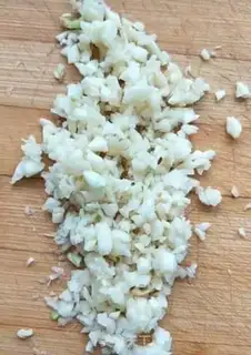 Make Garlic fans steam shrimp step 1