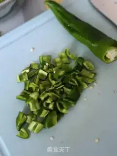 Make Suffering pepper and fried eggs step 2