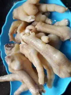 Make Chicken claw soup step 2