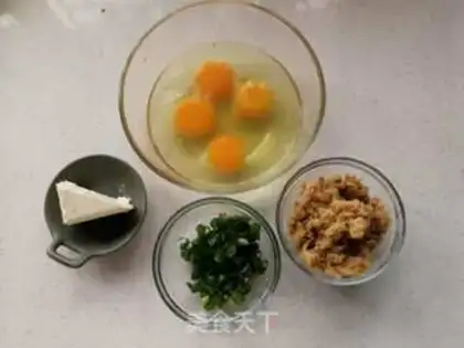 Make Meat pine egg cheese roll step 0