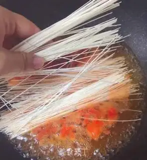 Make Tomato noodle soup step 3