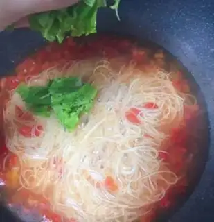 Make Tomato noodle soup step 4