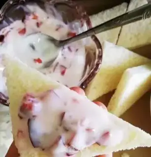 Make Cherry yogurt toast step 3