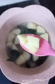 Make Apple spinach mud step 1