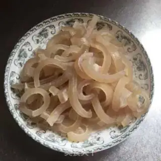 Make Garlic fried pig skin step 0