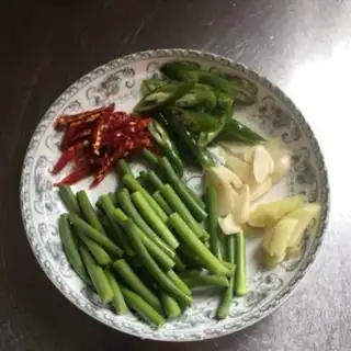 Make Garlic fried pig skin step 1