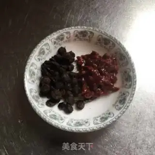 Make Garlic fried pig skin step 2