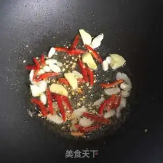 Make Garlic fried pig skin step 3