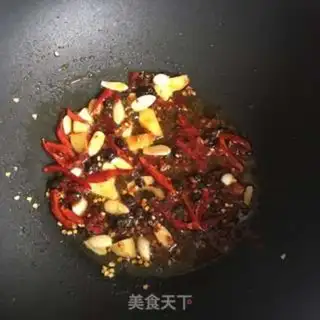 Make Garlic fried pig skin step 4