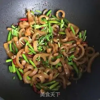 Make Garlic fried pig skin step 8