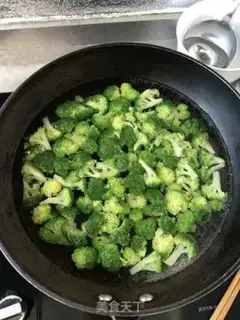 Make Fried broccoli step 1