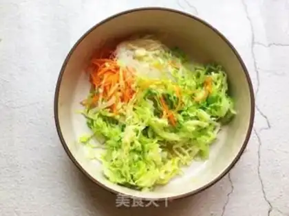 Make A cold-mixed fan dish step 3