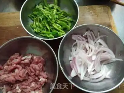 Make ♪ Scrambled with pepper ♪ step 1