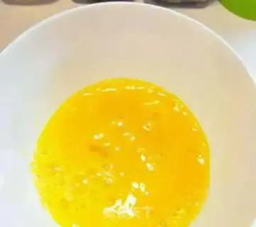 Make Tomato eggs fried conch noodles step 4