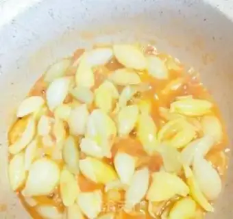 Make Tomato eggs fried conch noodles step 7