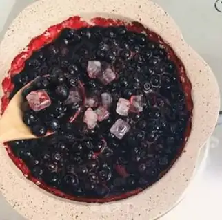 Make Baby blueberry sauce step 1