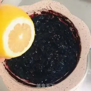 Make Baby blueberry sauce step 2
