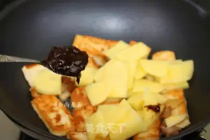 Make Soybeans, tofu potatoes step 4