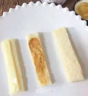 Make Double-story heartbrush toast step 3