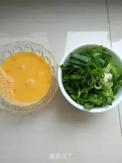 Make A ground-breed fan fried eggs step 3