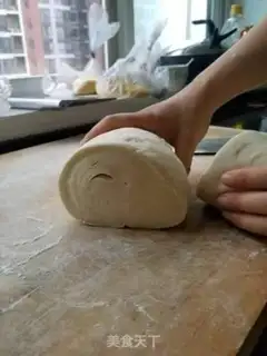 Make White-faced buns step 1