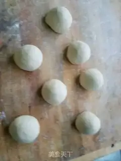Make White-faced buns step 2
