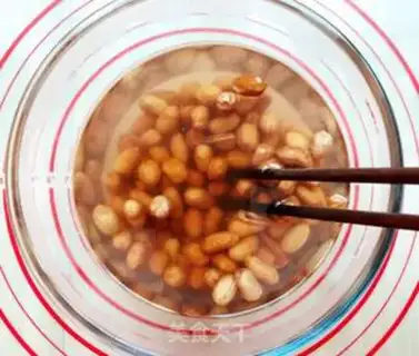 Make Spicy-drink peanuts step 1
