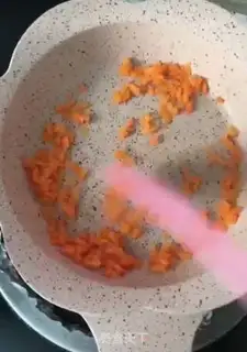 Make Vegetable pasta steam cake step 1