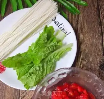 Make Tomato noodle soup step 0