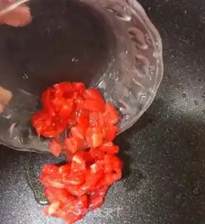 Make Tomato noodle soup step 1