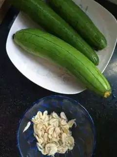 Make Shrimp melon soup step 0