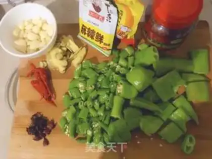 Make Spicy dry pot lobster step 2