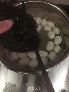 Make Chicken soup rolls with purple meatball soup step 3