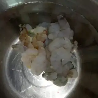 Make Sweet white shrimp step 1