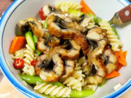 Make Thai eel pasta step 7